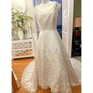Oleg Cassini White Beaded Lace Illusion Cap Sleeve Ball Gown Wedding Dress Sz 12